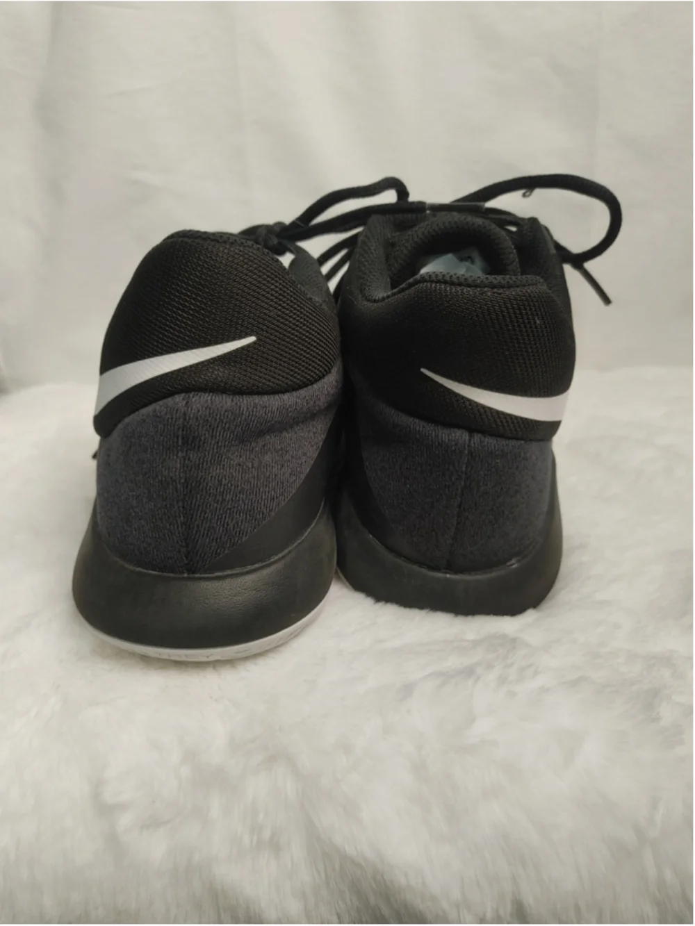 Boys Nike KD Trey 5 Basketball Sneakers Black White Size 5.5Y